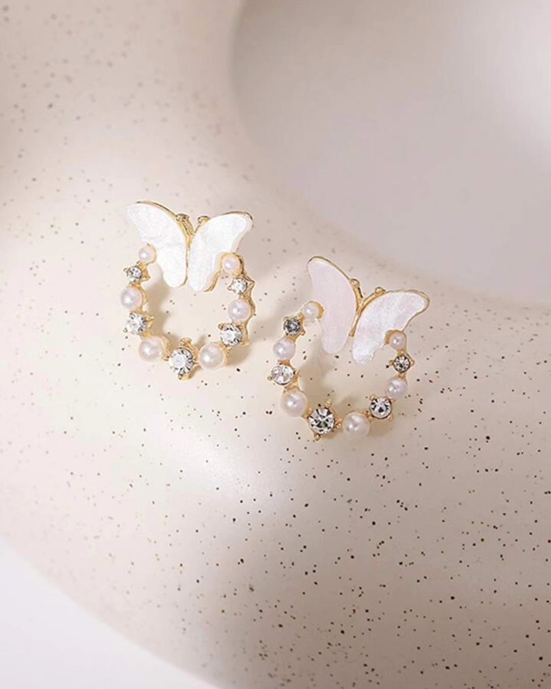 Titli studs