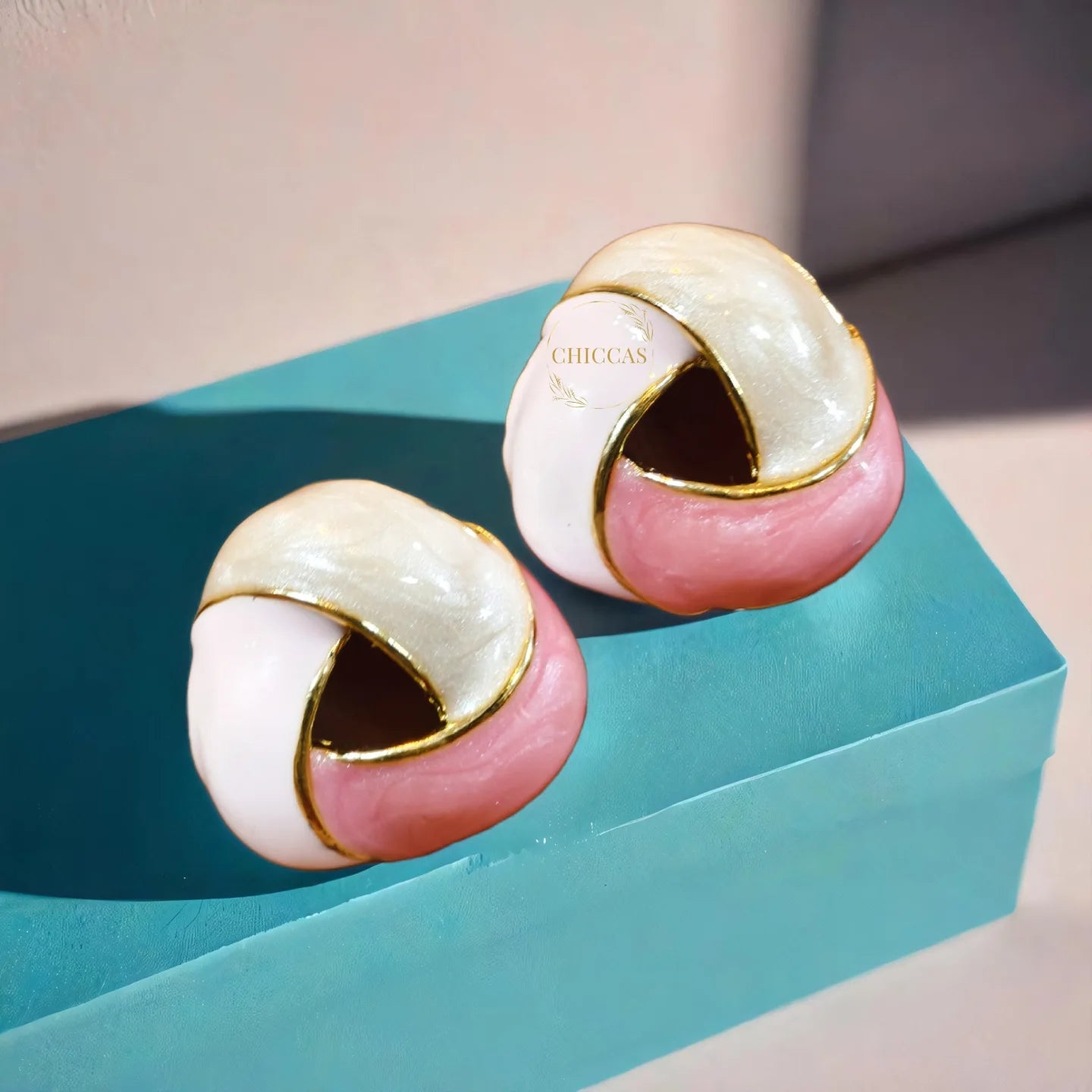 Enamel tri color stud