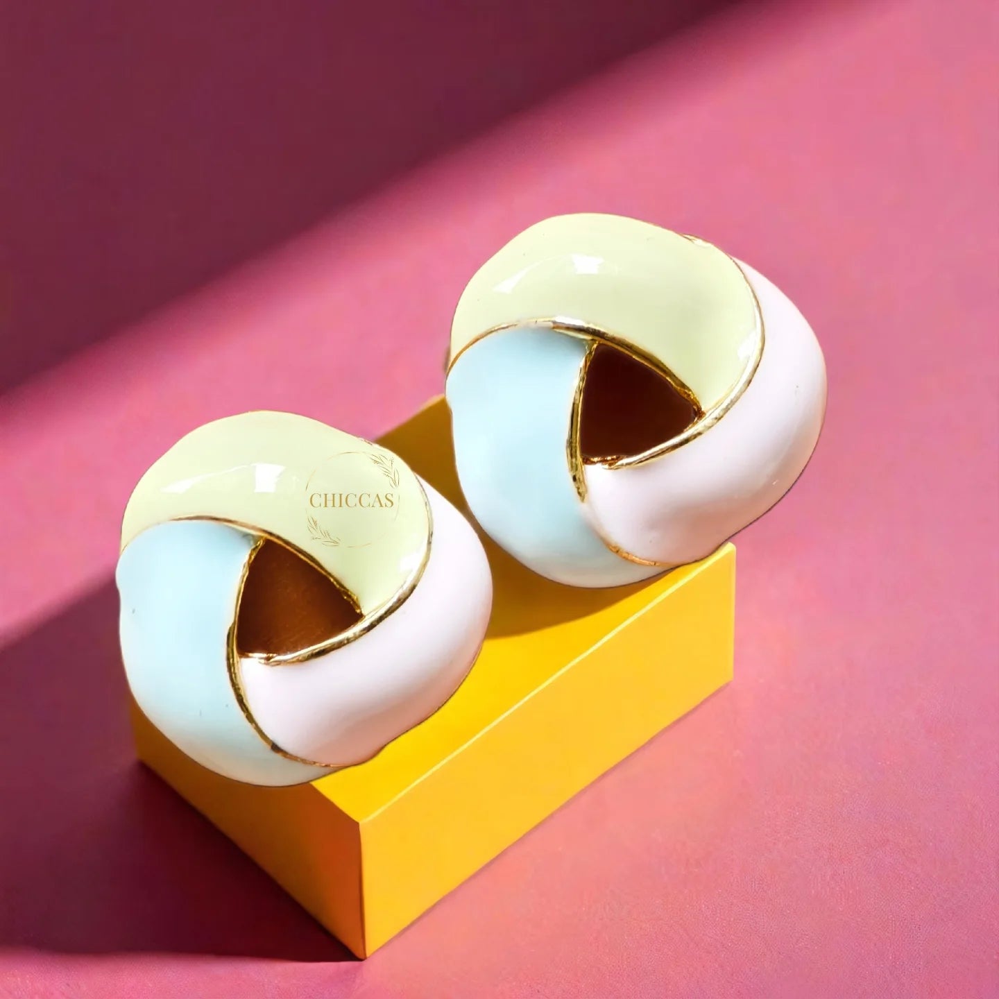 Enamel tri color stud