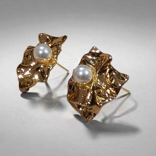 Madhuri Gold Chunky stud